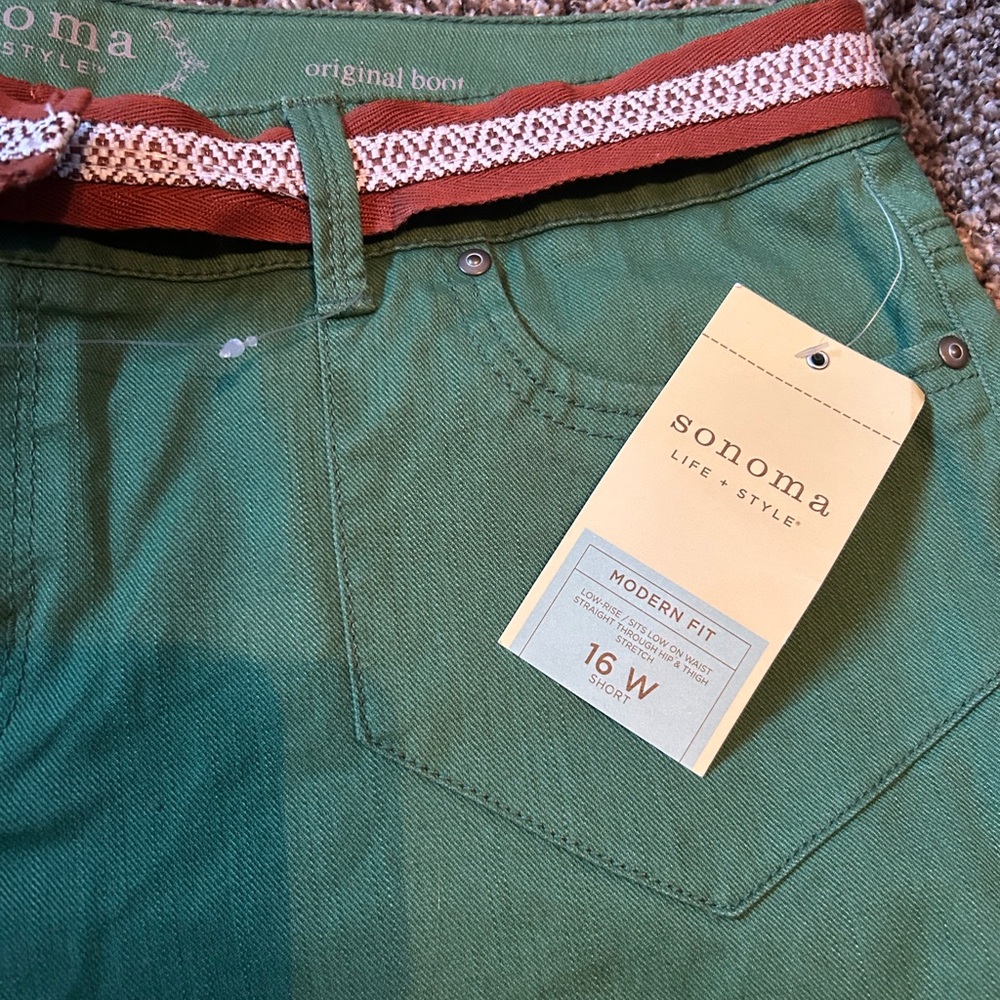 Sonoma Women's Olive Green Cargo Shorts with Belt - Picture 2 of 4